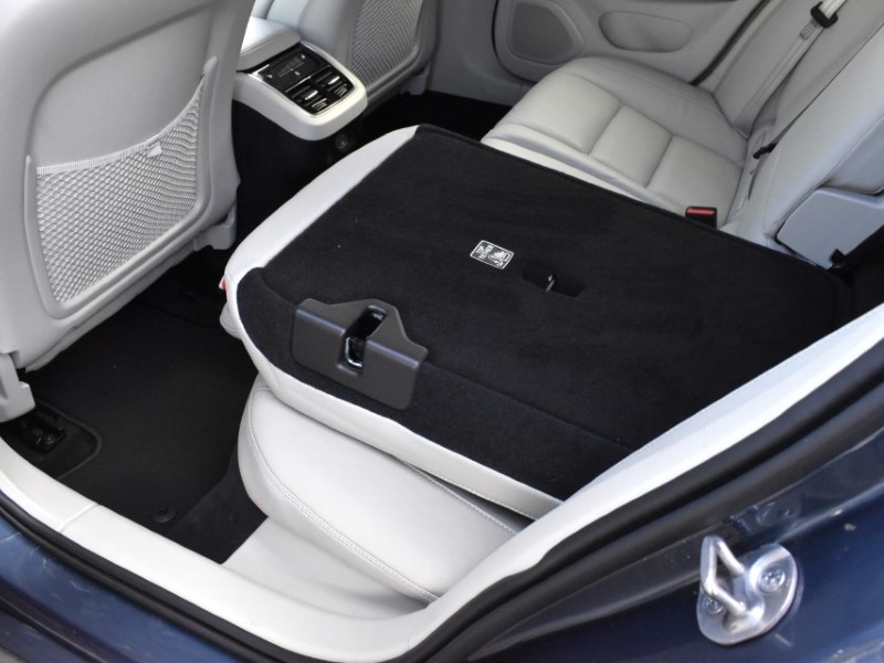 2025 (25) VOLVO V60 2.0 B4P Plus Dark 5dr Auto [7 speed] 5229740