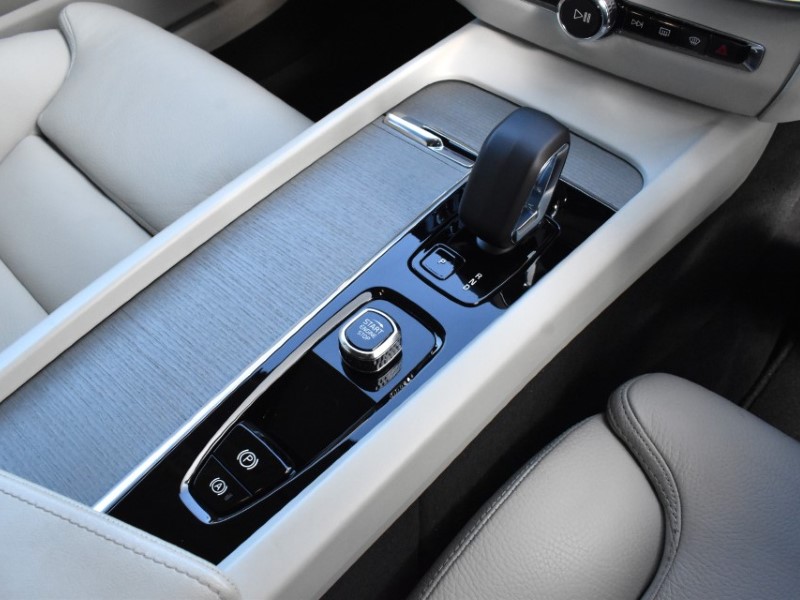 2025 (25) VOLVO V60 2.0 B4P Plus Dark 5dr Auto [7 speed] 5229722