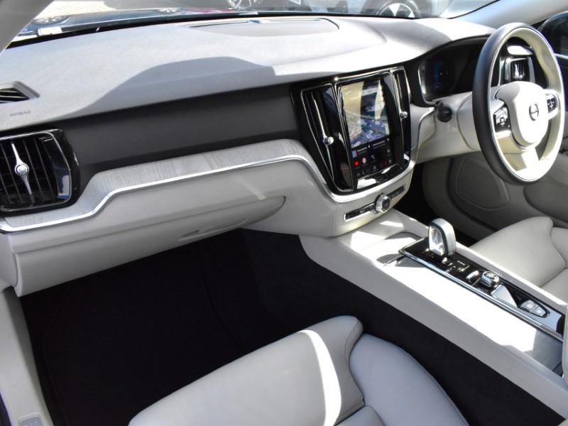 2025 (25) VOLVO V60 2.0 B4P Plus Dark 5dr Auto [7 speed] 5229737