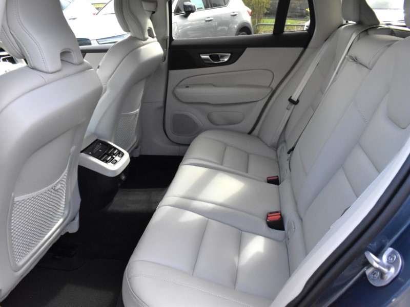 2025 (25) VOLVO V60 2.0 B4P Plus Dark 5dr Auto [7 speed] 5229739