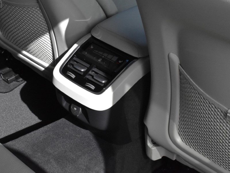 2025 (25) VOLVO V60 2.0 B4P Plus Dark 5dr Auto [7 speed] 5229732