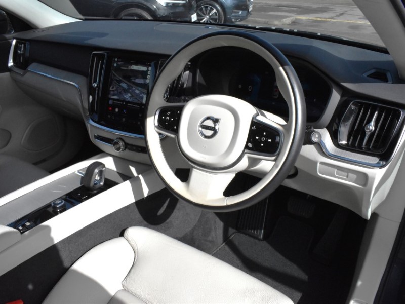 2025 (25) VOLVO V60 2.0 B4P Plus Dark 5dr Auto [7 speed] 5229727
