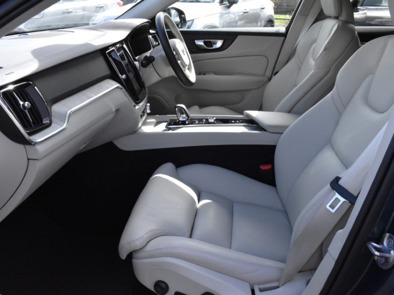 2025 (25) VOLVO V60 2.0 B4P Plus Dark 5dr Auto [7 speed] 5229735