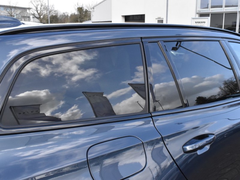 2025 (25) VOLVO V60 2.0 B4P Plus Dark 5dr Auto [7 speed] 5229754