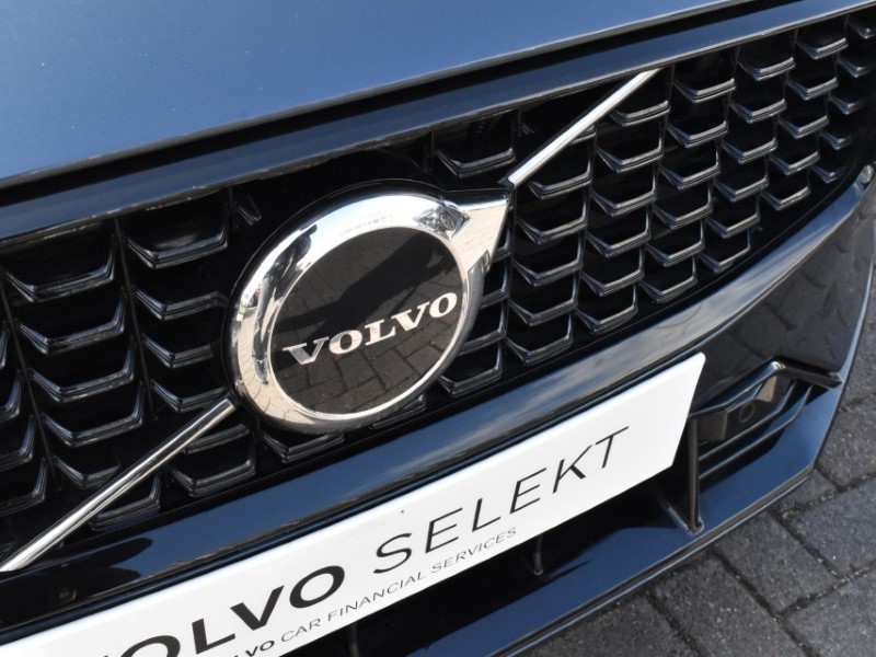 2025 (25) VOLVO V60 2.0 B4P Plus Dark 5dr Auto [7 speed] 5229761