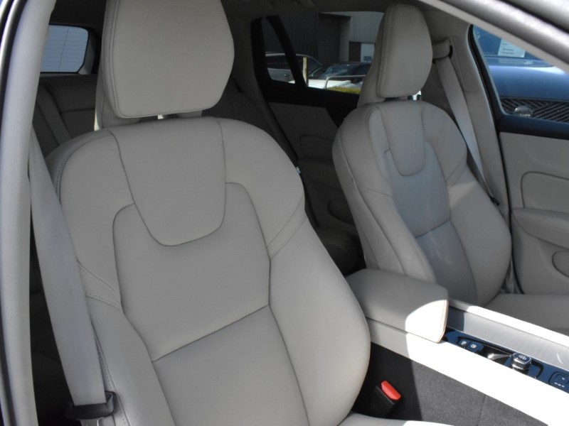 2025 (25) VOLVO V60 2.0 B4P Plus Dark 5dr Auto [7 speed] 5229729