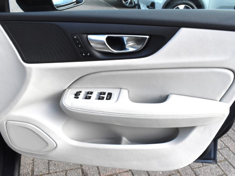 2025 (25) VOLVO V60 2.0 B4P Plus Dark 5dr Auto [7 speed] 5229723