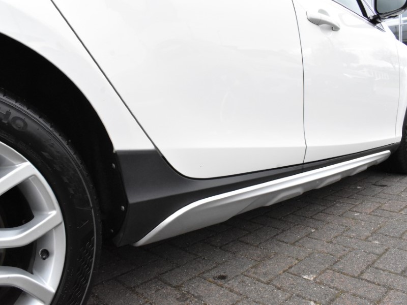 2018 (18) VOLVO V40 T3 [152] Cross Country Pro 5dr Geartronic 5239283