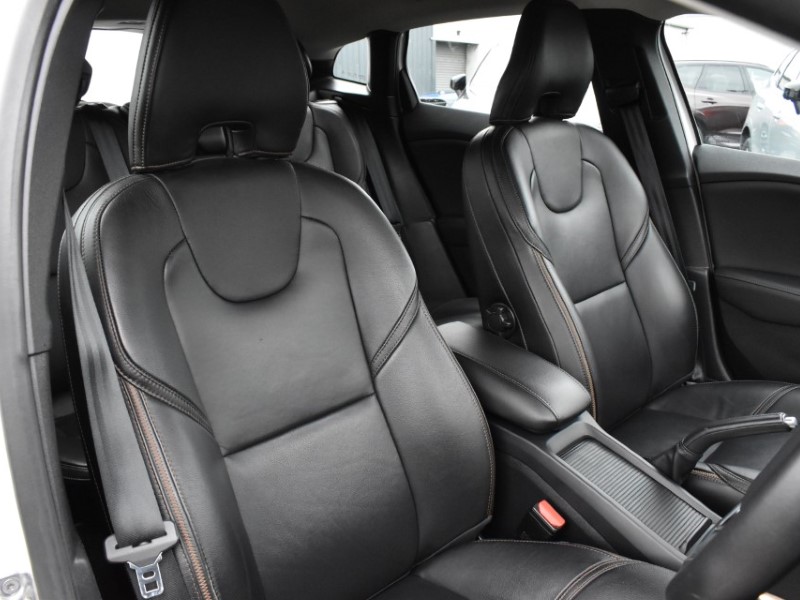 2018 (18) VOLVO V40 T3 [152] Cross Country Pro 5dr Geartronic 5239266