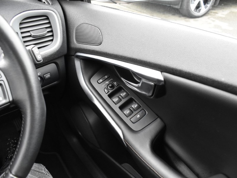 2018 (18) VOLVO V40 T3 [152] Cross Country Pro 5dr Geartronic 5239257