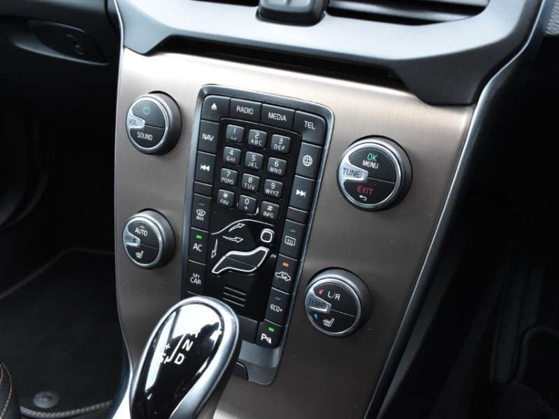 2018 (18) VOLVO V40 T3 [152] Cross Country Pro 5dr Geartronic 5239260