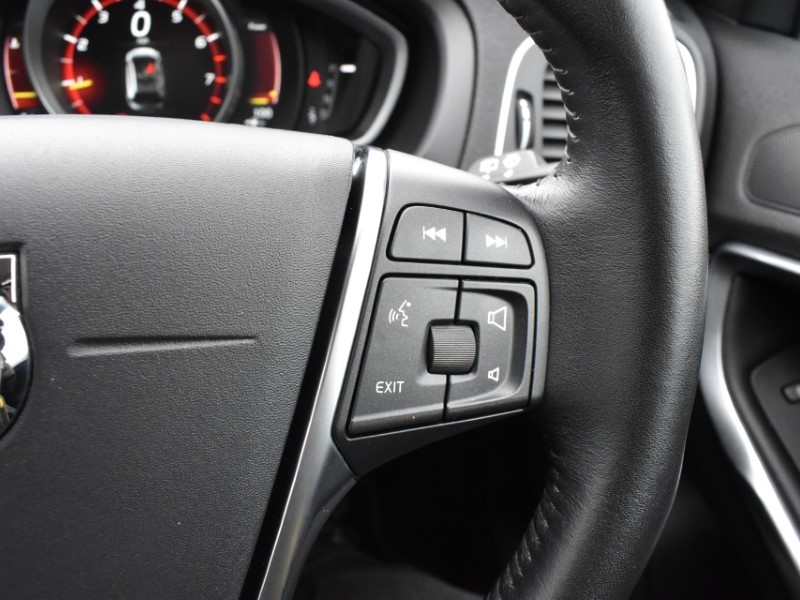 2018 (18) VOLVO V40 T3 [152] Cross Country Pro 5dr Geartronic 5239259