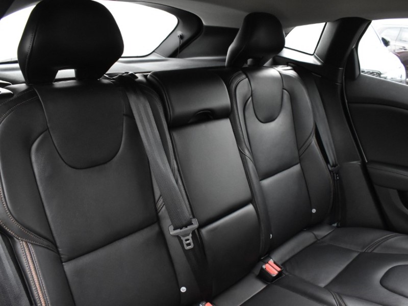 2018 (18) VOLVO V40 T3 [152] Cross Country Pro 5dr Geartronic 5239267