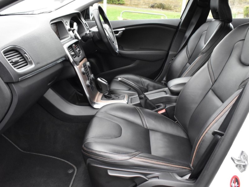 2018 (18) VOLVO V40 T3 [152] Cross Country Pro 5dr Geartronic 5239271