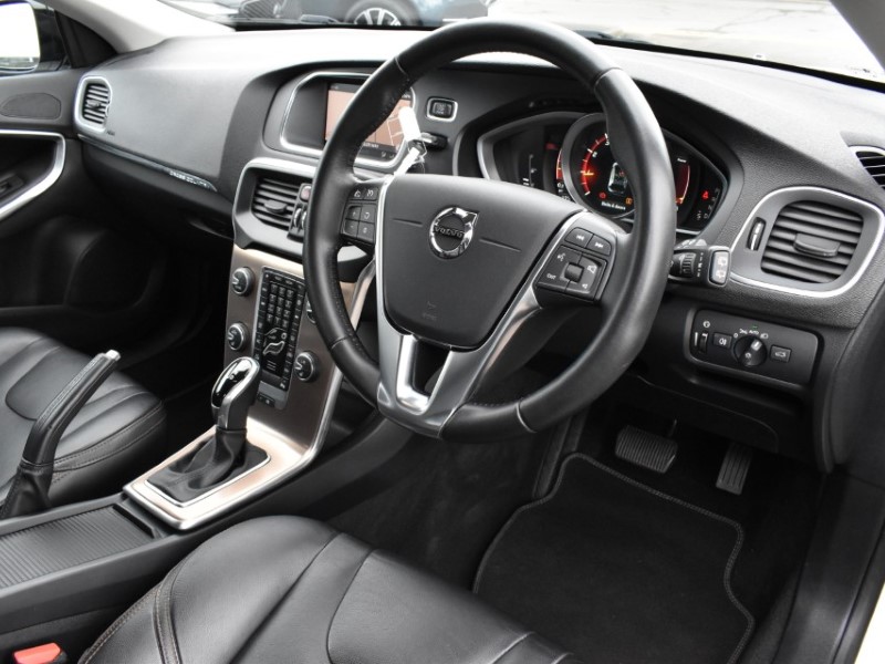 2018 (18) VOLVO V40 T3 [152] Cross Country Pro 5dr Geartronic 5239264