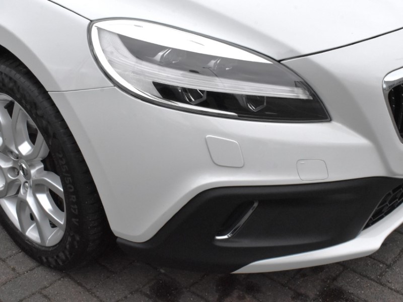 2018 (18) VOLVO V40 T3 [152] Cross Country Pro 5dr Geartronic 5239284