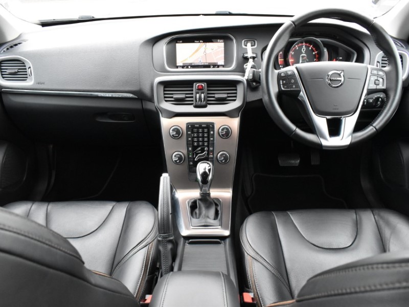 2018 (18) VOLVO V40 T3 [152] Cross Country Pro 5dr Geartronic 5239270