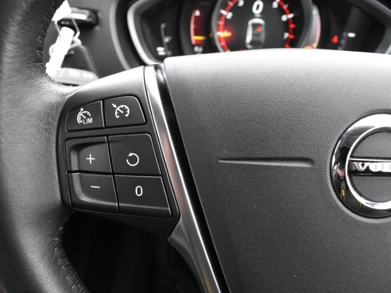 2018 (18) VOLVO V40 T3 [152] Cross Country Pro 5dr Geartronic 5239258