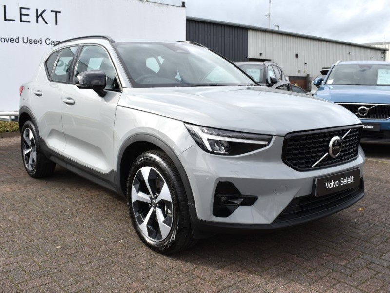 2026 (26) VOLVO XC40 2.0 B3P Plus Dark 5dr Auto