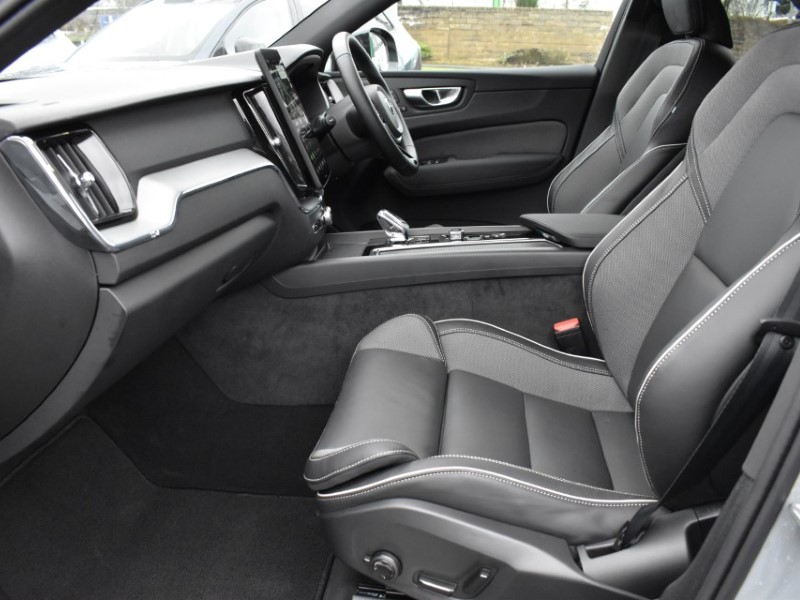 2025 (75) VOLVO XC60 2.0 B5P Plus Black Edition 5dr AWD Geartronic 5250076
