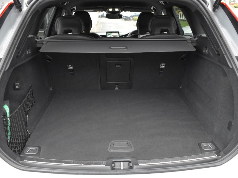 2025 (75) VOLVO XC60 2.0 B5P Plus Black Edition 5dr AWD Geartronic 5250083