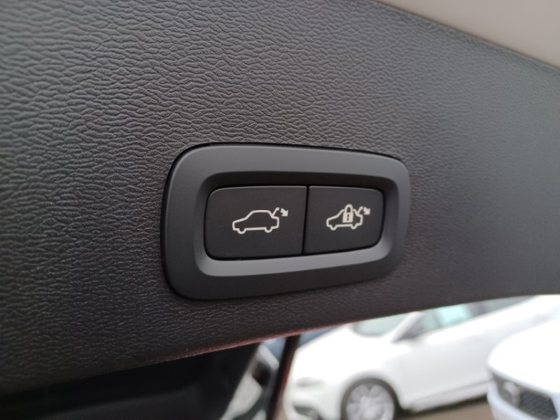 2025 (75) VOLVO XC40 2.0 B4P Ultra Bright 5dr Auto 5268814