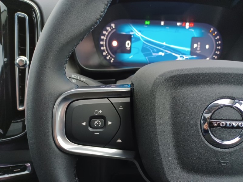 2025 (75) VOLVO XC40 2.0 B4P Ultra Bright 5dr Auto 5268790