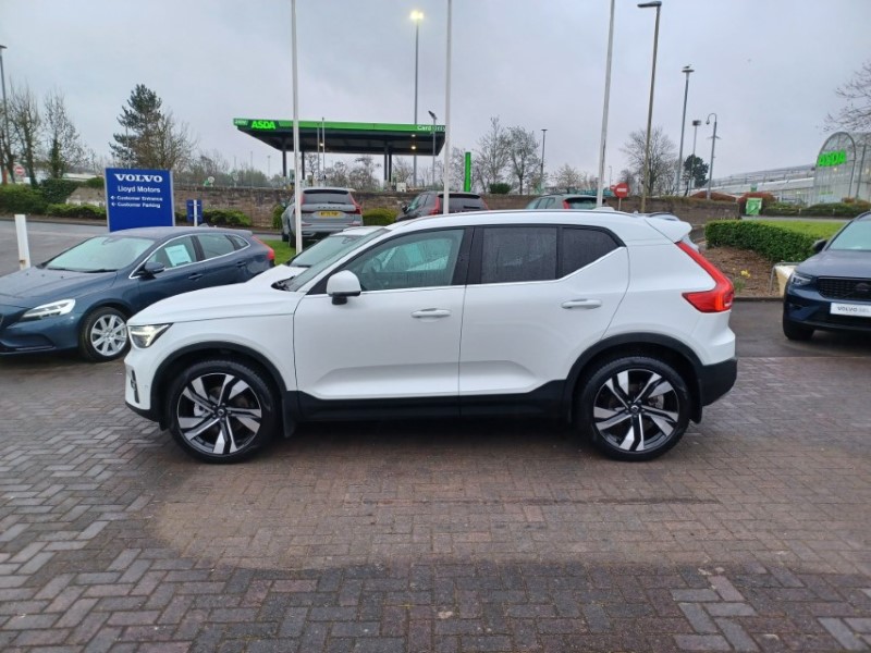 2025 (75) VOLVO XC40 2.0 B4P Ultra Bright 5dr Auto 5268777