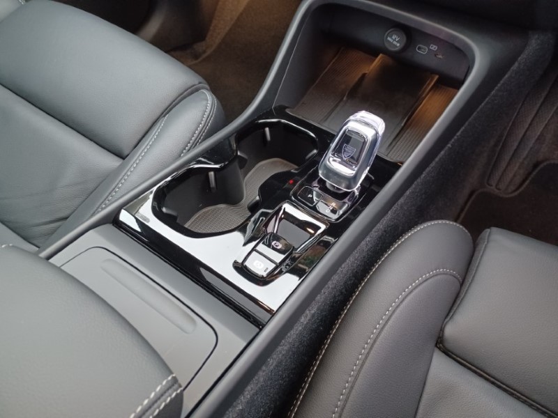 2025 (75) VOLVO XC40 2.0 B4P Ultra Bright 5dr Auto 5268793