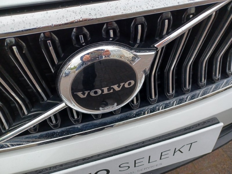 2025 (75) VOLVO XC40 2.0 B4P Ultra Bright 5dr Auto 5268885