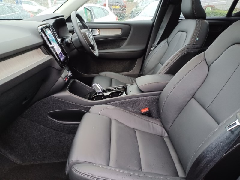 2025 (75) VOLVO XC40 2.0 B4P Ultra Bright 5dr Auto 5268805