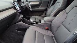 2025 (75) VOLVO XC40 2.0 B4P Ultra Bright 5dr Auto 5268805