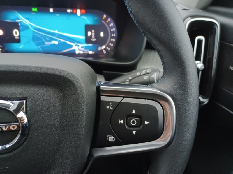 2025 (75) VOLVO XC40 2.0 B4P Ultra Bright 5dr Auto 5268791