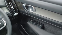 2025 (75) VOLVO XC40 2.0 B4P Ultra Bright 5dr Auto 5268779