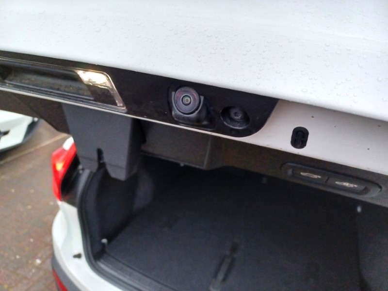 2025 (75) VOLVO XC40 2.0 B4P Ultra Bright 5dr Auto 5268815