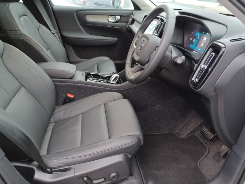 2025 (75) VOLVO XC40 2.0 B4P Ultra Bright 5dr Auto 5268799