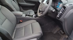 2025 (75) VOLVO XC40 2.0 B4P Ultra Bright 5dr Auto 5268799