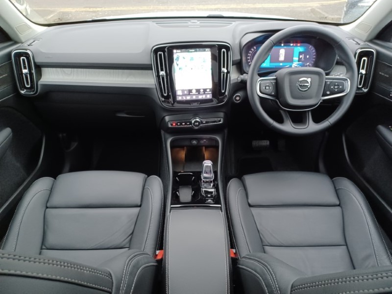 2025 (75) VOLVO XC40 2.0 B4P Ultra Bright 5dr Auto 5268804