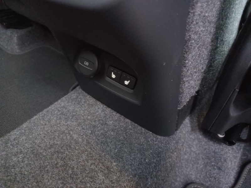 2025 (75) VOLVO XC40 2.0 B4P Ultra Bright 5dr Auto 5268802