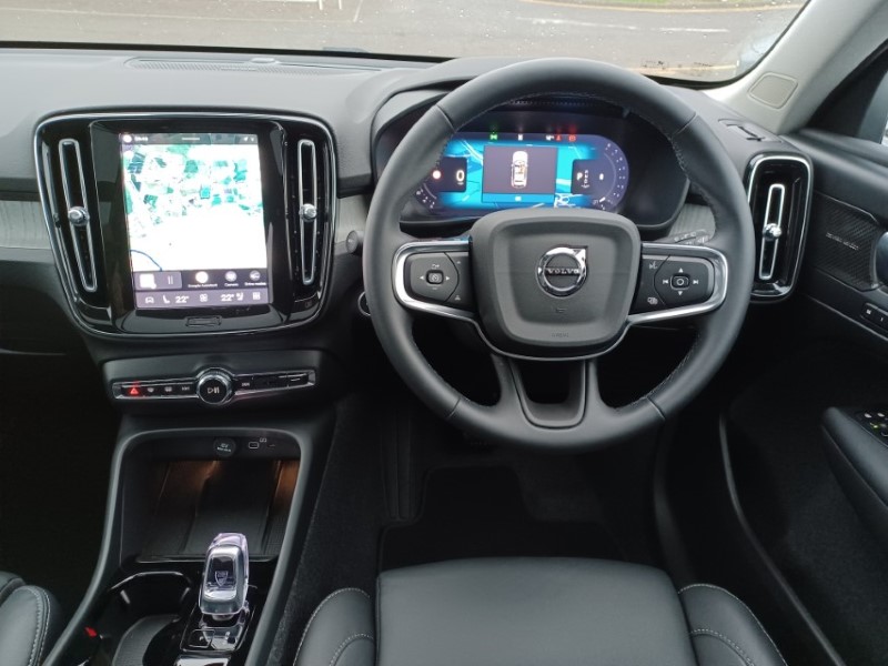 2025 (75) VOLVO XC40 2.0 B4P Ultra Bright 5dr Auto 5268803