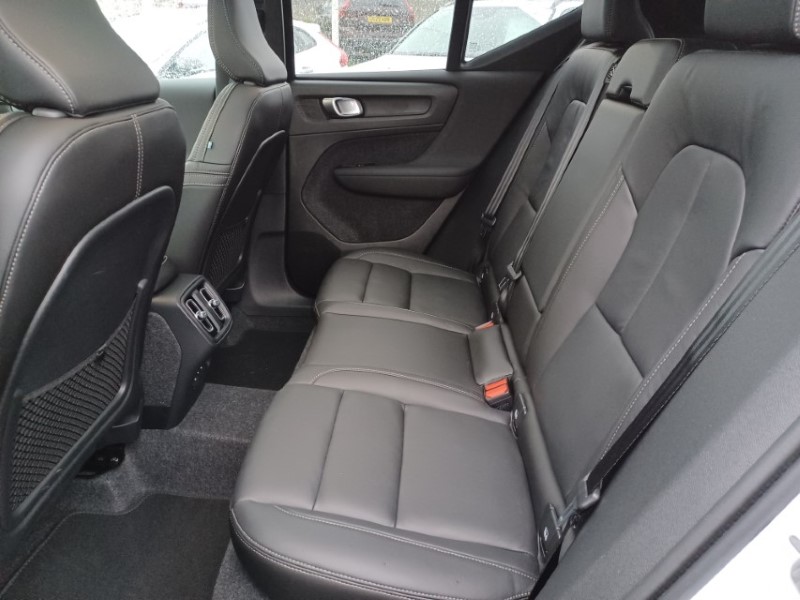 2025 (75) VOLVO XC40 2.0 B4P Ultra Bright 5dr Auto 5268810