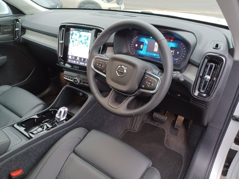 2025 (75) VOLVO XC40 2.0 B4P Ultra Bright 5dr Auto 5268798
