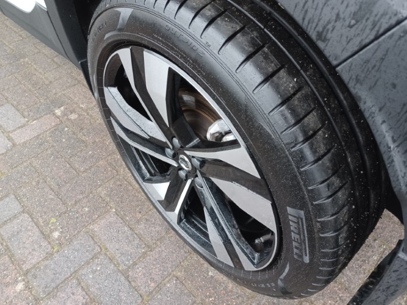 2025 (75) VOLVO XC40 2.0 B4P Ultra Bright 5dr Auto 5268819