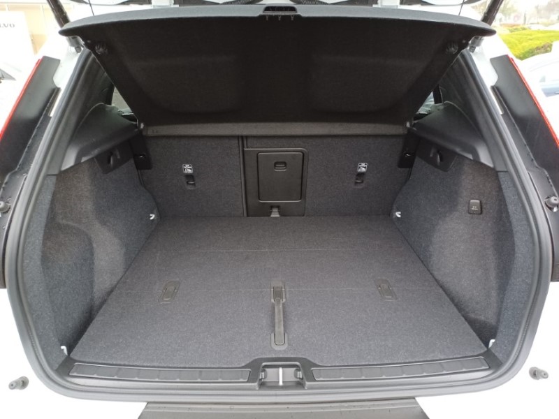 2025 (75) VOLVO XC40 2.0 B4P Ultra Bright 5dr Auto 5268812