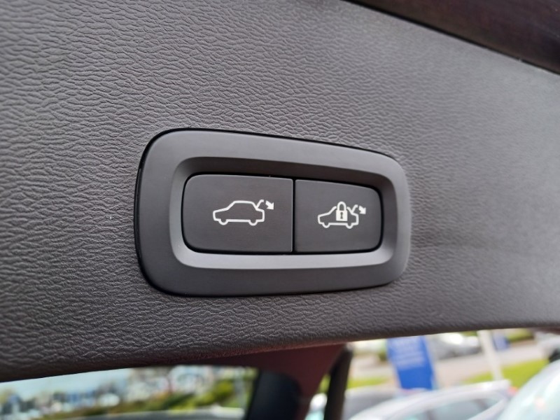 2025 (25) VOLVO XC40 2.0 B3P Ultra Bright 5dr Auto 5298954