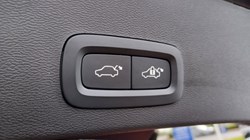 2025 (25) VOLVO XC40 2.0 B3P Ultra Bright 5dr Auto 5298954
