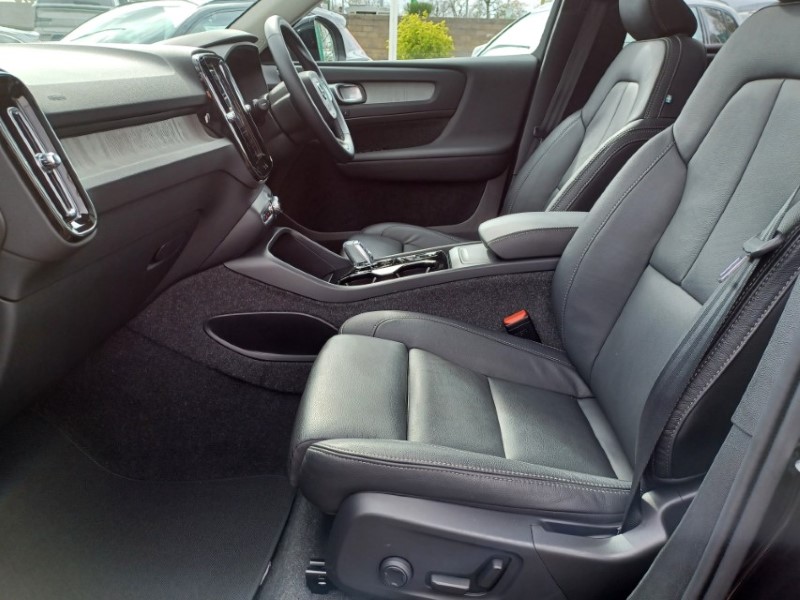 2025 (25) VOLVO XC40 2.0 B3P Ultra Bright 5dr Auto 5298945