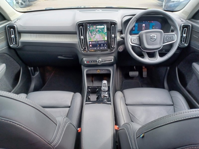 2025 (25) VOLVO XC40 2.0 B3P Ultra Bright 5dr Auto 5298944