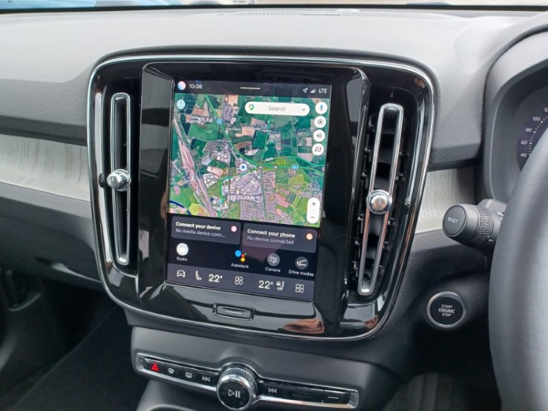 2025 (25) VOLVO XC40 2.0 B3P Ultra Bright 5dr Auto 5298921
