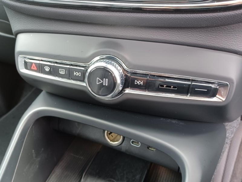2025 (25) VOLVO XC40 2.0 B3P Ultra Bright 5dr Auto 5298919